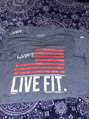 LIVE FIT. Kids' Short-Sleeve Grey Tee with Red Graphic